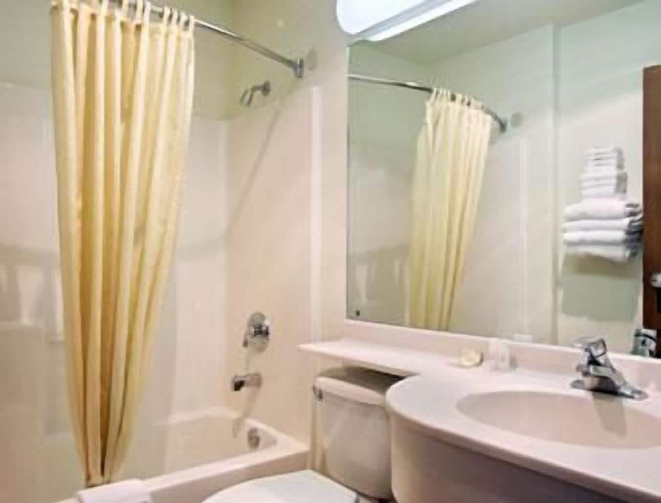 Microtel Inn And Suites Pueblo Ngoại thất bức ảnh